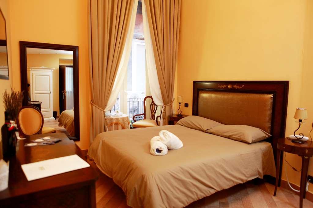 Hotel Lanfipe Palace Neapel Zimmer foto