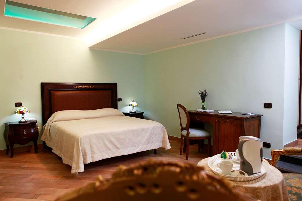 Hotel Lanfipe Palace Neapel Zimmer foto